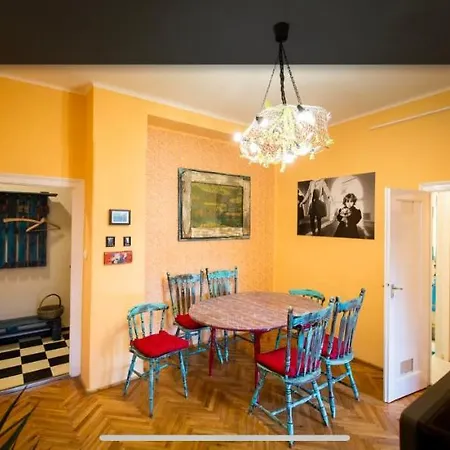 Apartment Cosy Art Flats In Central