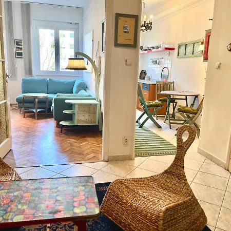 Cosy Art Flats In Central Budapest