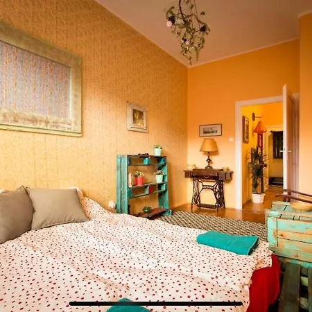 Cosy Art Flats In Central Apartment