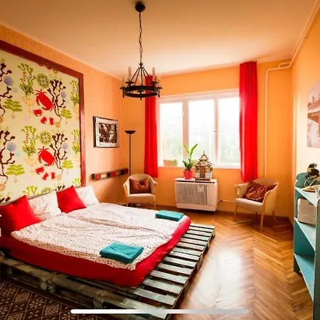 Cosy Art Flats In Central *
