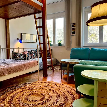 Cosy Art Flats In Central *